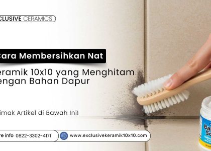 Seseorang membersihkan nat keramik yang menghitam dengan sikat dan baking soda